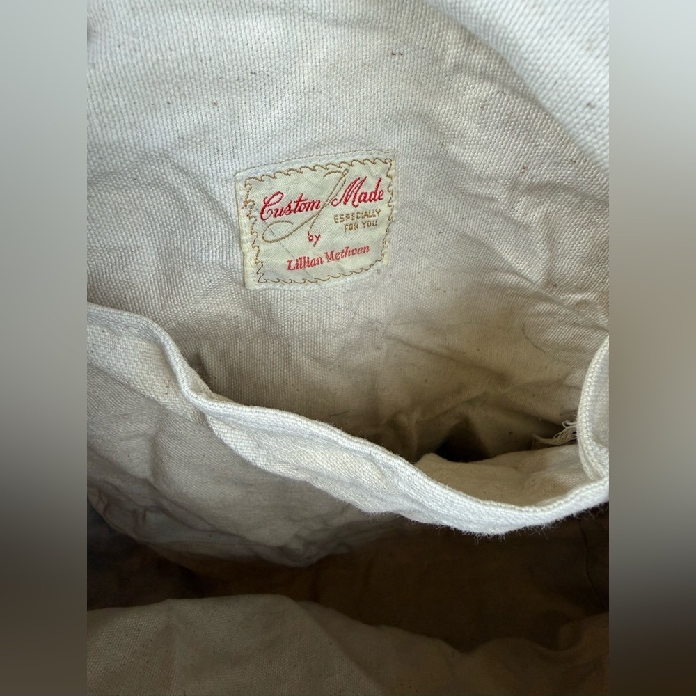 Handcrafted boho hippy Cream burlap Tote Bag with quilted Floral Appliqué. - Picture 6 of 7